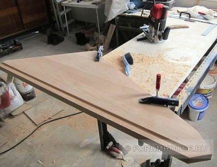Come risolvere il livello di legno su un telaio metallico.