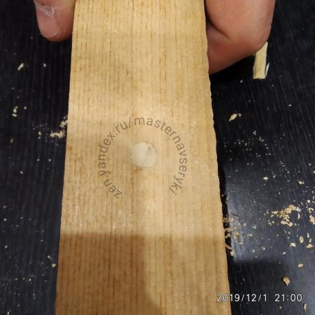 Fibra cuneo deve corrispondere con le fibre del legno.
