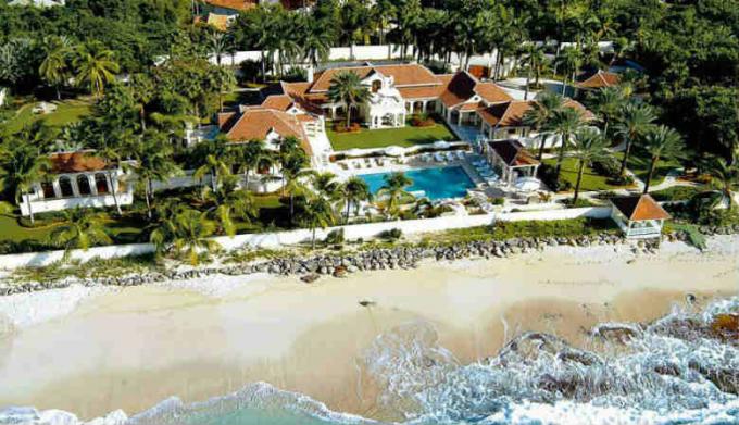 Le Chateau de Palmer a St. Maarten. 45 presidente degli Stati Uniti se stesso, definisce questa villa "una delle più grandi residenze private in tutto il mondo." Prezzo del noleggio a urti è 28000 denaro americano. L