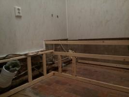 Trasfigurazione bagno noioso in un bagno pulito. riparazione economica. pannelli in PVC: l'installazione di pareti e soffitti.