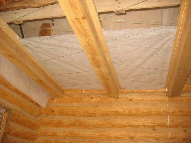 Isolamento termico di piani nella casa di legno