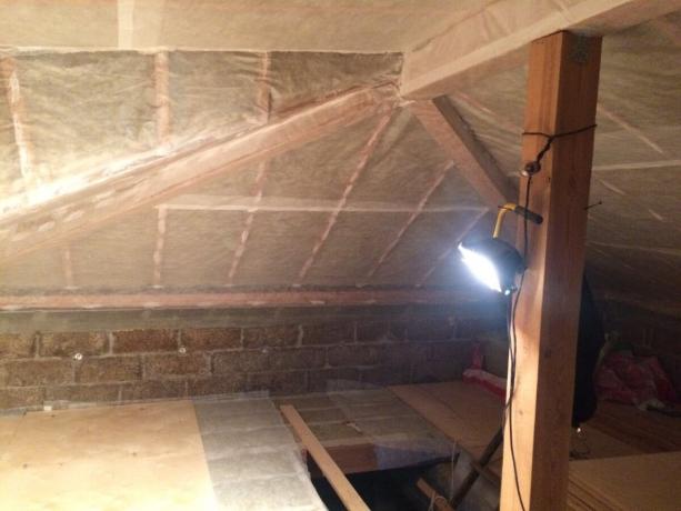 isolamento termico del tetto con l'installazione di una barriera al vapore.