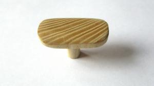 Un altro maniglia della mobilia del legno