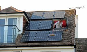 I pannelli solari nelle eco-case del futuro diventerà una necessità, non un lusso