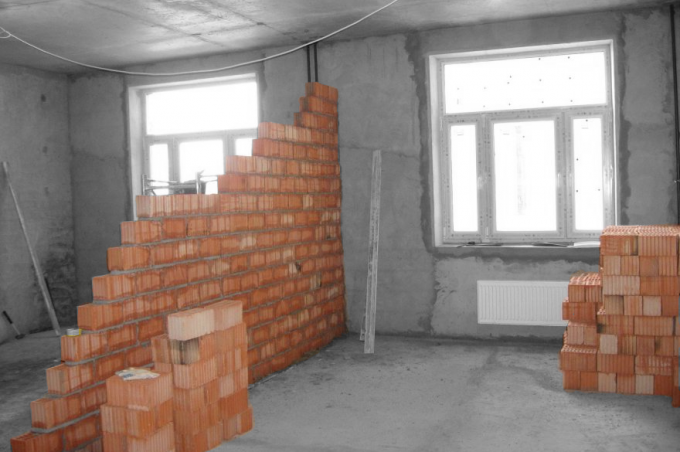 L'installazione di muri di mattoni. Servizio fotografico con le immagini Yandex.