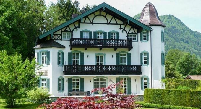 Mansion Gorbaciov nelle Alpi Bavaresi. Secondo alcune fonti - per la vendita.
