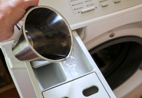 Perché mettere un caffè, ghiaccio e risciacquo in lavatrice?