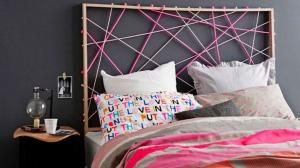 Testata del letto o il modo di rendere più luminosa elemento intorno al quale è costruito l'interno della vostra camera da letto