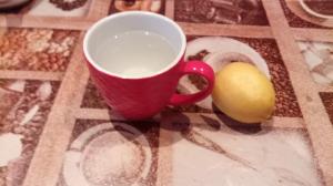 Perché bevo ogni giorno acqua con limone e miele. 7 motivi