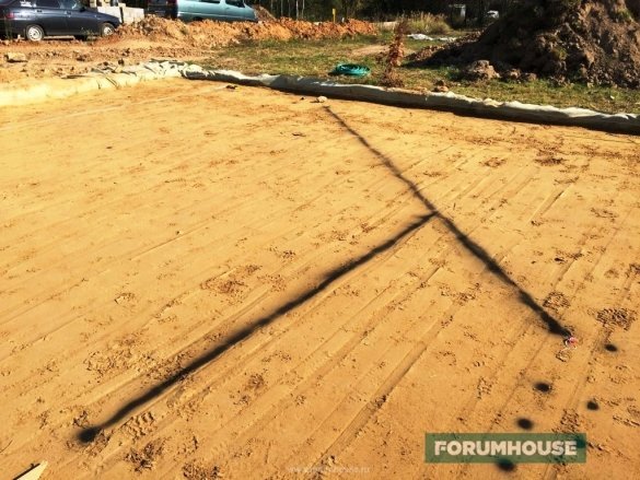 linee nelle piste di sabbia sono stati marcati con vernice spruzzata da una bomboletta di aerosol, secondo una corda tesa.