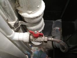 Proteggere la valvola da perdite d'acqua in appartamento. Controllo del funzionamento della valvola