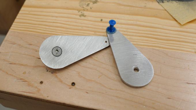 dal sito https://ibuildit.ca/tips/making-a-compact-compass/