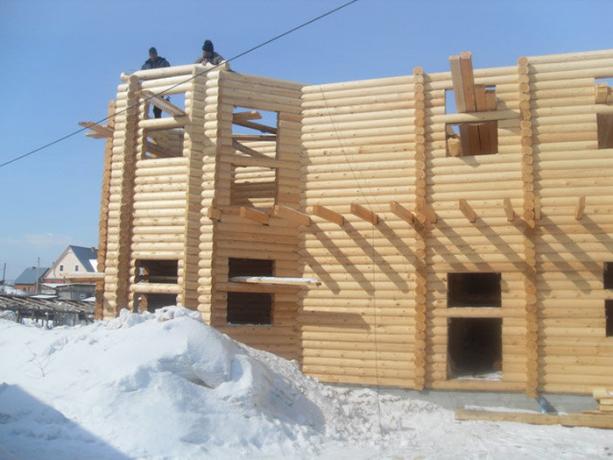 Costruire una casa in legno in inverno.
