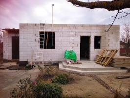 Costruire una casa (preparazione per pareti in muratura)
