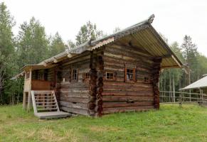 La costruzione di un segreto russo vecchia capanna di legno, senza l'uso di chiodi