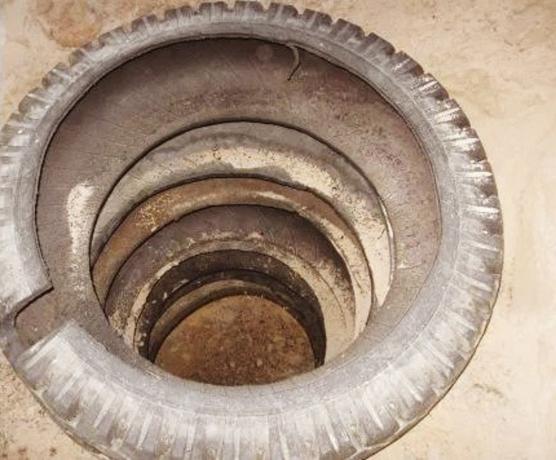 Un piccolo foro per il drenaggio di pneumatici