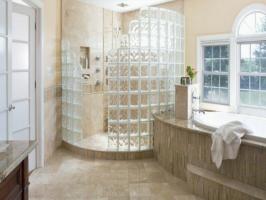 Design del bagno con il vetro - perché era così importante
