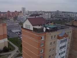 Ripianifica bielorusso: casa privata sul tetto di grattacieli